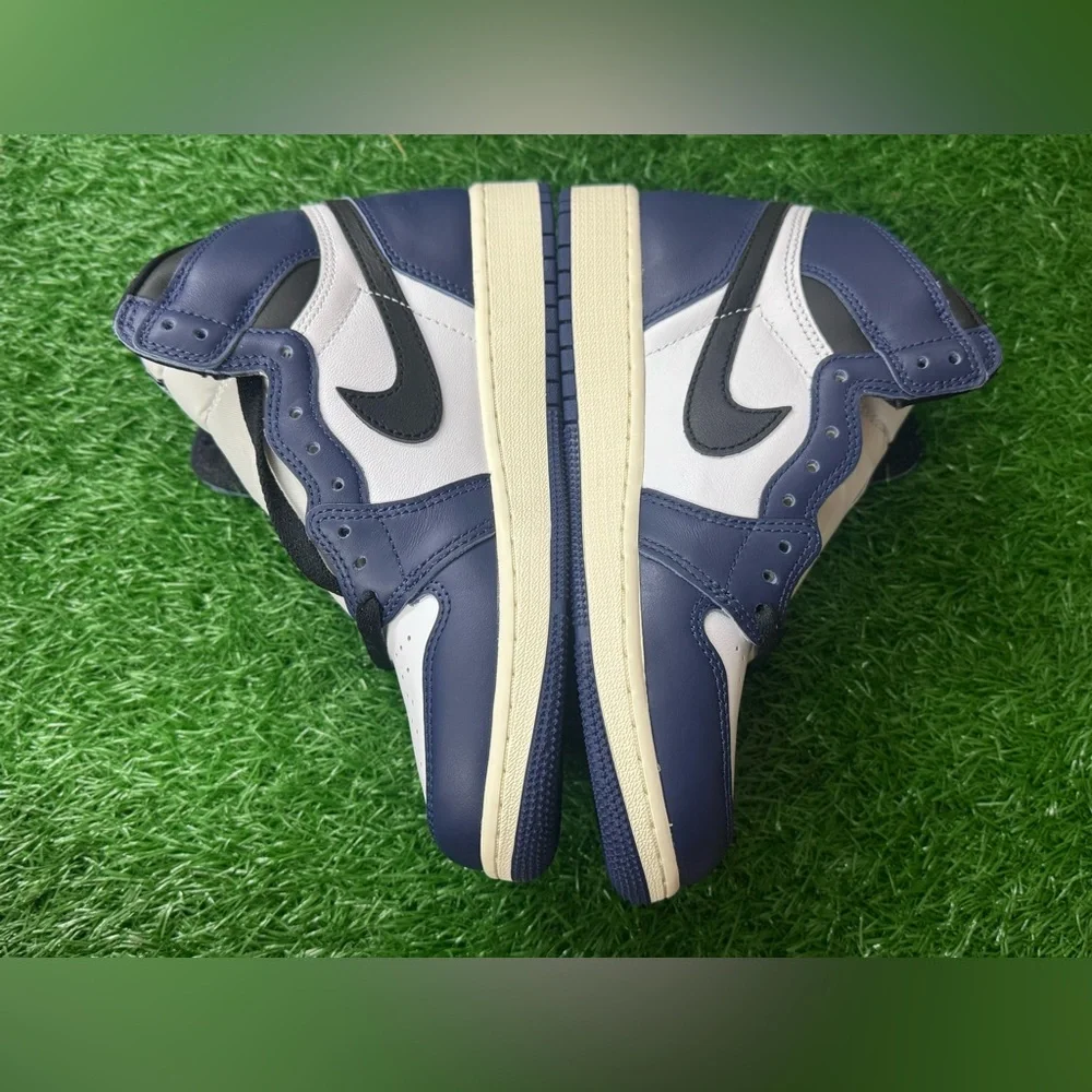 Jordan 1 Retro High OG Midnight Navy (GS) Size 5Y‎
